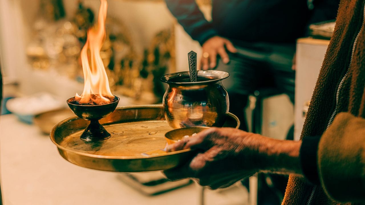 2026ല് ഒക്ടോബര് 18 ഞായറാഴ്ച ഉച്ചയ്ക്ക് ശേഷമാണ് പൂജവെപ്പ് നടക്കുന്നത്. വീടുകളിലും ക്ഷേത്രങ്ങളിലും സ്ഥാപനങ്ങളിലുമെല്ലാം പുസ്തകങ്ങളും പഠനോപകരണങ്ങളും പൂജയ്ക്ക് വെക്കും. തുടര്ന്ന് രണ്ട് ദിവസത്തോളം ഇവ പൂജ വെക്കുന്ന രീതിയാണ് കേരളത്തില് പൊതുവെ പിന്തുടരുന്നത്.