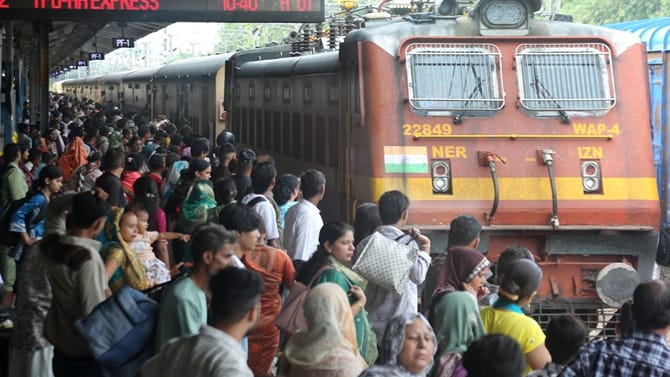 മം​ഗളൂരു - തിരുവനന്തപുരം എക്സ്പ്രസ് വൈകും; ഇന്റർസിറ്റി തൃശ്ശൂർ...