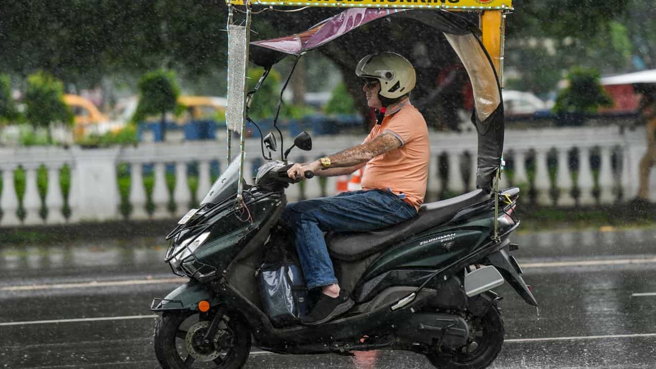 Kerala Weather Update: ഇന്ന് മഴ വടക്കൻ കേരളത്തിലോട്ട്! വരും മണിക്കൂറിൽ മുന്നറിയിപ്പ് ഈ ജില്ലകളിൽ Kerala Weather Update: ഇന്ന് മഴ വടക്കൻ കേരളത്തിലോട്ട്! വരും മണിക്കൂറിൽ മുന്നറിയിപ്പ് ഈ ജില്ലകളിൽ