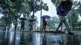 ഇന്ന് ഒറ്റപ്പെട്ട നേരിയ മഴ മാത്രം, നാളെ യെല്ലോ അ‌ലർട്ട്