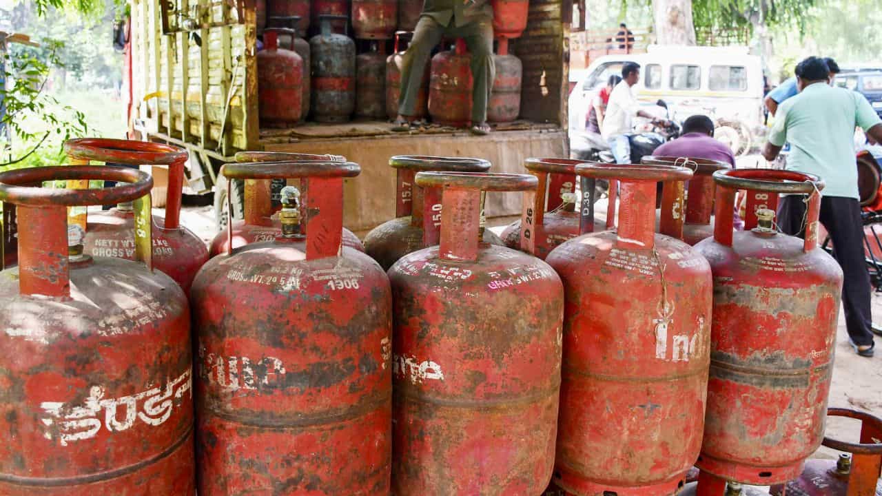 LPG Subsidy: ബാങ്ക് അക്കൗണ്ട് മാറിയോ? ഗ്യാസ് സബ്സിഡി ലഭിക്കാൻ ഈ കാര്യങ്ങൾ ഉറപ്പാക്കണം LPG Subsidy: ബാങ്ക് അക്കൗണ്ട് മാറിയോ? ഗ്യാസ് സബ്സിഡി ലഭിക്കാൻ ഈ കാര്യങ്ങൾ ഉറപ്പാക്കണം