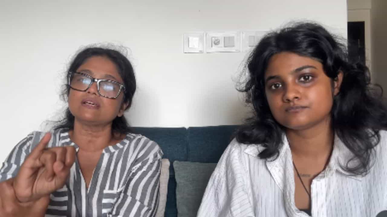 Manju Pilla: ഇതാണ് പറഞ്ഞത്! ആ കുഞ്ഞുങ്ങളുടെ ഫാമിലിക്ക് വേണ്ടിയാണ് ഞാൻ ഇത് വിശദീകരിക്കുന്നത്; വിവാദങ്ങളിൽ മഞ്ജുപിള്ള Manju Pilla: ഇതാണ് പറഞ്ഞത്! ആ കുഞ്ഞുങ്ങളുടെ ഫാമിലിക്ക് വേണ്ടിയാണ് ഞാൻ ഇത് വിശദീകരിക്കുന്നത്; വിവാദങ്ങളിൽ മഞ്ജുപിള്ള