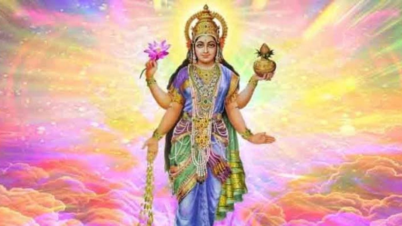 അസത്യത്തിന് മേൽ സത്യവും തിന്മയ്ക്കും നന്മയും വിജയം കൈവരിച്ചതിന്റെ പ്രതീകമോ ഓർമ്മപ്പെടുത്തലും ആണ് നവരാത്രി. കൂടാതെ ലങ്കാവതിയായ രാവണൻ യുദ്ധം ചെയ്യാൻ പുറപ്പെട്ടതിനുമുമ്പ് ശ്രീരാമചന്ദ്രൻ ദേവിയെ ബജിച്ച് 9 ദിവസം പൂജകൾ നടത്തി ശക്തി ആർജ്ജിച്ചു എന്നും പത്താം ദിവസം രാവണനെ വധിച്ചു എന്നൊരു ഐതിഹ്യവും നിലനിൽക്കുന്നുണ്ട്.