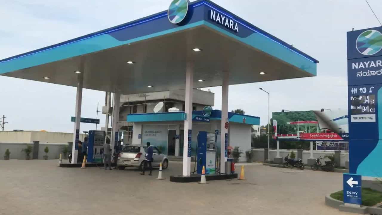 Nayara Price Hike: പെട്രോൾ ലിറ്ററിന് 5 രൂപ കൂട്ടി; ഡീസലിനും വില വർധിപ്പിച്ച് നയാര