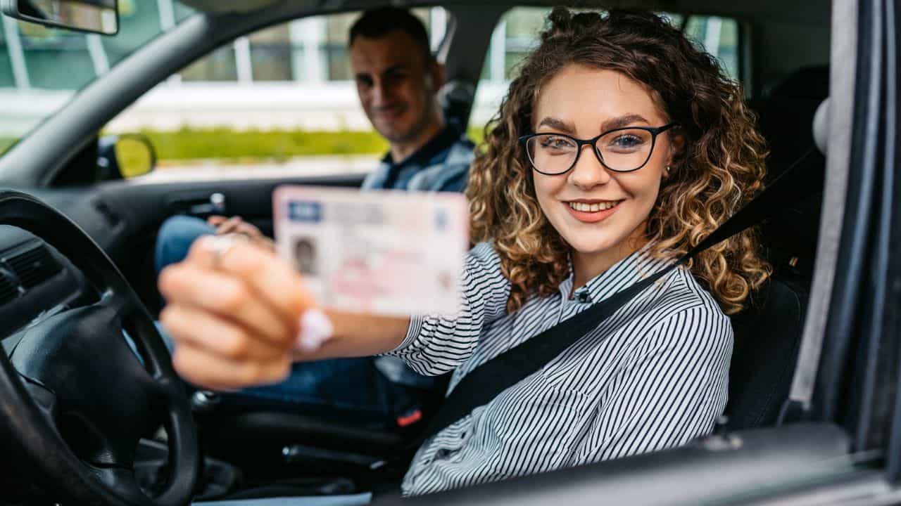 Driving Licence: ലൈസന്സില് മൊബൈല് നമ്പറും രക്തഗ്രൂപ്പും, ടെസ്റ്റിൽ 75 ശതമാനം മാർക്കും വേണം - നിർദേശവുമായി കേന്ദ്രം Driving Licence: ലൈസന്സില് മൊബൈല് നമ്പറും രക്തഗ്രൂപ്പും, ടെസ്റ്റിൽ 75 ശതമാനം മാർക്കും വേണം - നിർദേശവുമായി കേന്ദ്രം