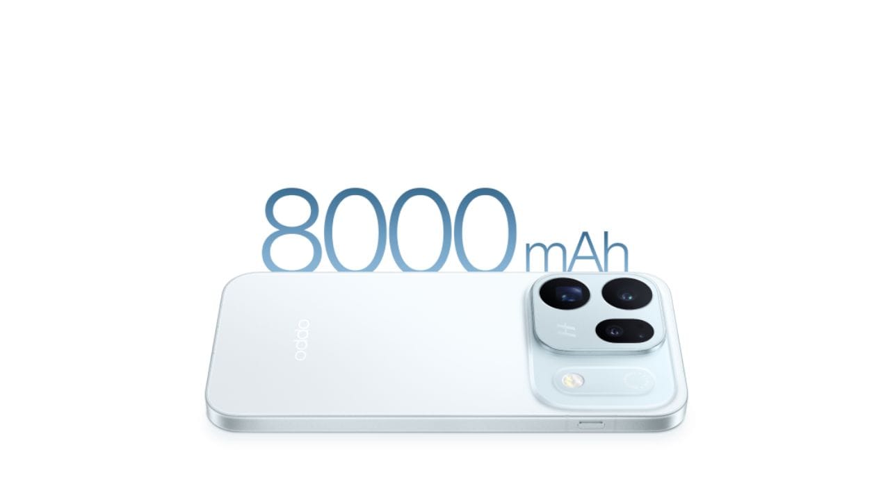  ഓപ്പോ ​ഫൈൻഡ് X10 വില: 12GB + 256GB മോഡലിന് 1,39,999 രൂപയും, 12GB + 512GB മോഡലിന് 1,69,999 രൂപയുമാണ് വില. ഗ്ലേഷ്യർ ബ്ലൂ, ഗ്ലോ കോറൽ, മിസ്റ്റ് ഗ്രേ എന്നീ കളർ ഓപ്ഷനുകളിൽ ഈ ഫോൺ എത്തിയിരിക്കുന്നു. ഇതിനൊപ്പമെത്തുന്ന ഓപ്പോ Hasselblad ടെലികൺവെർട്ടർ കിറ്റിന് 29,999 രൂപയാണ് വില. 