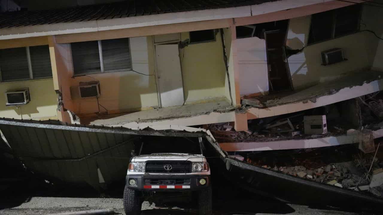 Panama Earthquake: പാനമയെ പിടിച്ചുലച്ച് രണ്ടാമത്തെ ഭൂചലനം; ആദ്യ ഭൂചലനത്തിൽ വ്യാപക നാശം Panama Earthquake: പാനമയെ പിടിച്ചുലച്ച് രണ്ടാമത്തെ ഭൂചലനം; ആദ്യ ഭൂചലനത്തിൽ വ്യാപക നാശം