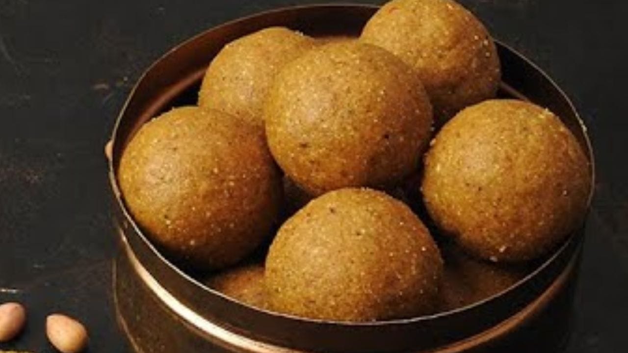 ഭക്തിനിർഭരമായ നവരാത്രി ദിനങ്ങളിലൂടെയാണ് നാം കടന്നു പോകുന്നത്. നിറങ്ങളുടെയും വർണങ്ങളുടെയും മധുരപലഹാരങ്ങളുടെയും കൂടെ ആഘോഷമാണ് നവരാത്രി. ഈ വേളയിൽ മധുരത്തോടൊപ്പം അല്പം ആരോഗ്യവും സംരക്ഷിക്കാൻ ആഗ്രഹിക്കുന്നുണ്ടെങ്കിൽ രുചികരമായ നിലക്കടല തയ്യാറാക്കി നോക്കൂ.(IMAGE CREDIT SOURCE: SOCIAL MEDIA SCREEN GRAB)