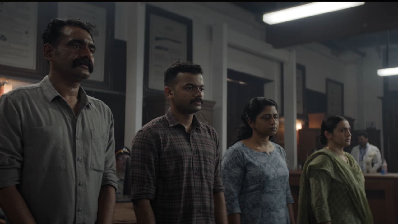 പോലീസ് സ്റ്റേഷനിൽ അപ്രതീക്ഷിതമായി നടക്കുന്ന ഒരു കൊലപാതകവും അതിൽ അകപ്പെട്ടുപോകുന്ന കുറച്ചു പോലീസുകാരുമാണ്  കഥയെ മുന്നോട്ടുകൊണ്ടുപോകുന്നത്. ഈ കൊലപാതകത്തിന് കാരണമായ തോക്കും ബുള്ളറ്റും അതുമൂലം കൊല്ലപ്പെടുന്ന അവളുടെ മൃതദേഹം സൂക്ഷിക്കുന്ന ലോറിയും ഒക്കെ അത്ര കൃത്യമായി കണക്ട് ആവുന്നില്ലെന്ന് ചിലർ പറയുന്നു.