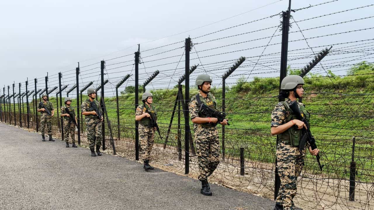 Punjab Border Encounter: ഇന്ത്യയിലേക്ക് കടക്കാൻ ശ്രമം; രണ്ട് പാക് നുഴഞ്ഞുകയറ്റക്കാരെ ബിഎസ്എഫ് വധിച്ചു