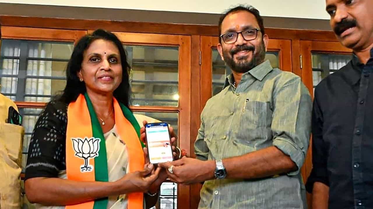 R Sreelekha : ബിജെപിയുടെ ആർ ശ്രീലേഖ കൗൺസിലർ സ്ഥാനം രാജിവെച്ചു R Sreelekha : ബിജെപിയുടെ ആർ ശ്രീലേഖ കൗൺസിലർ സ്ഥാനം രാജിവെച്ചു