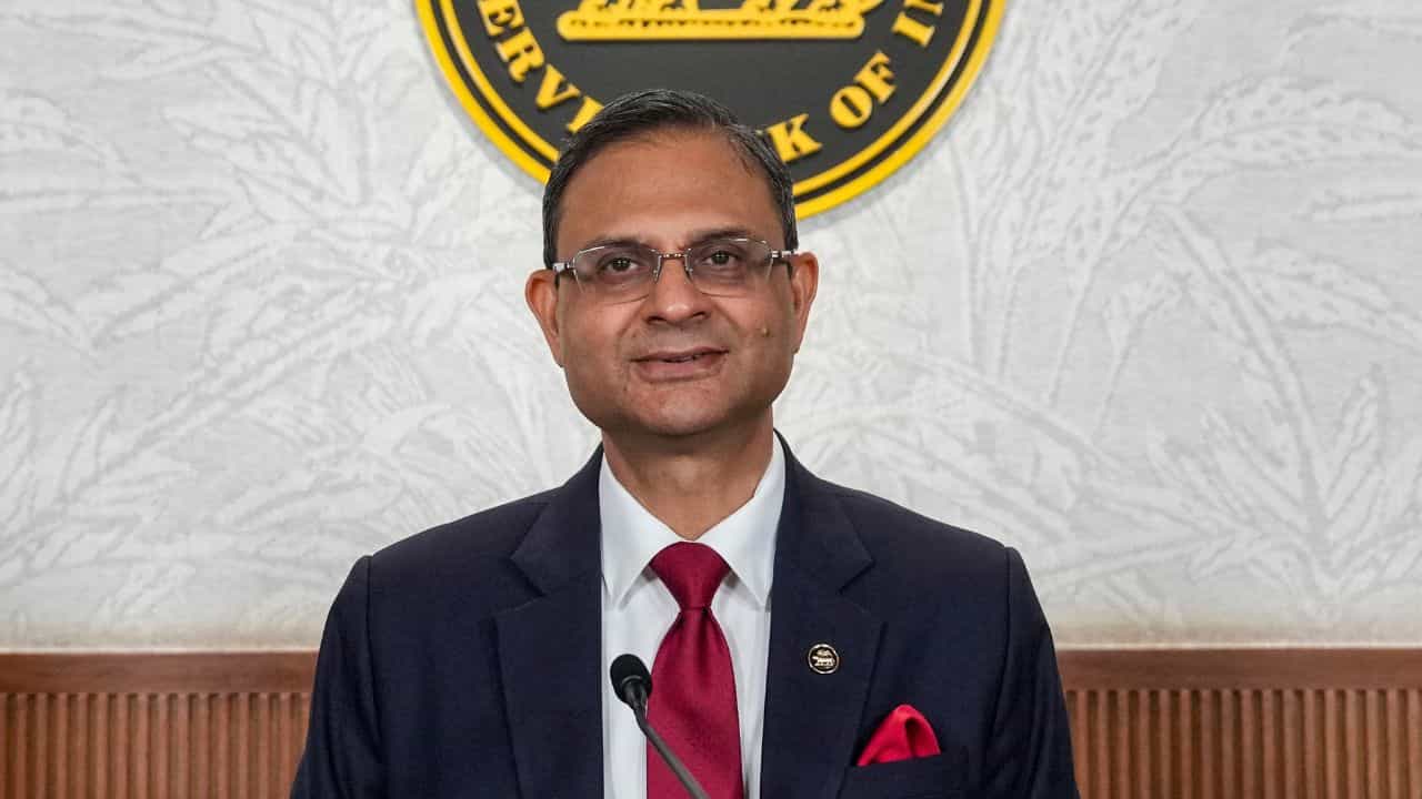Repo Rate: റിപ്പോ നിരക്ക് ഉയർത്തി ആർബിഐ; ഇനി വായ്പകൾക്കും എഫ്ഡിക്കും എന്ത് സംഭവിക്കും? Repo Rate: റിപ്പോ നിരക്ക് ഉയർത്തി ആർബിഐ; ഇനി വായ്പകൾക്കും എഫ്ഡിക്കും എന്ത് സംഭവിക്കും?