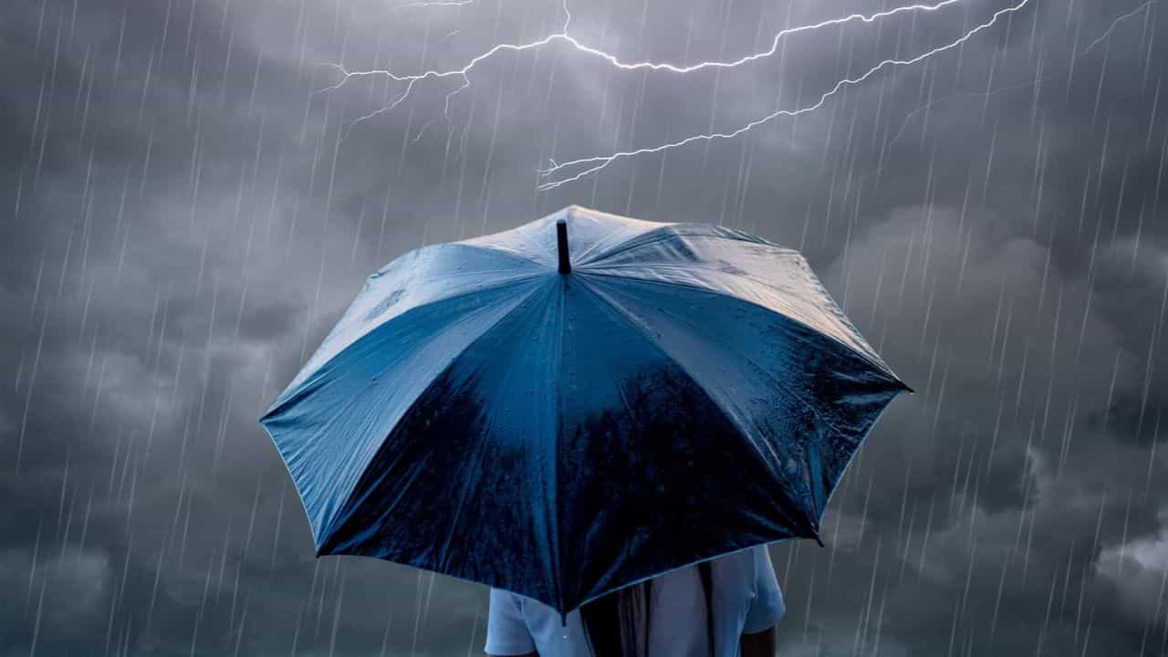 Kerala Rain Alert: ഇനിയങ്ങോട്ട് മഴ തന്നെ, മിന്നലിനെയും പേടിക്കണം; ഇന്ന് 7 ജില്ലകളിൽ യെല്ലോ അലേർട്ട് Kerala Rain Alert: ഇനിയങ്ങോട്ട് മഴ തന്നെ, മിന്നലിനെയും പേടിക്കണം; ഇന്ന് 7 ജില്ലകളിൽ യെല്ലോ അലേർട്ട്