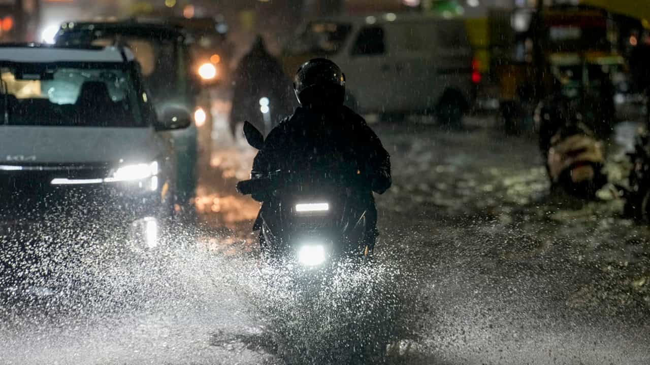Kerala Rain Alert: തുലാവര്ഷം ഡബിള് പവറില്; ഇനി ഒരാഴ്ച പെരുമഴ; വിവിധ ജില്ലകളില് ഓറഞ്ച് അലര്ട്ട് Kerala Rain Alert: തുലാവര്ഷം ഡബിള് പവറില്; ഇനി ഒരാഴ്ച പെരുമഴ; വിവിധ ജില്ലകളില് ഓറഞ്ച് അലര്ട്ട്