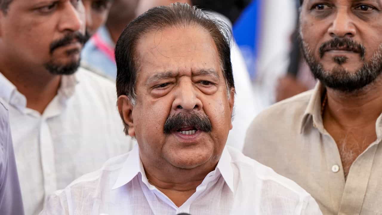 സ്പാകളുടെ മറവിൽ പ്രവർത്തിക്കുന്ന സെക്സ് റാക്കറ്റുകൾക്കെതിരെ കർശന നടപടിയെന്ന് രമേശ് ചെന്നിത്തല സ്പാകളുടെ മറവിൽ പ്രവർത്തിക്കുന്ന സെക്സ് റാക്കറ്റുകൾക്കെതിരെ കർശന നടപടിയെന്ന് രമേശ് ചെന്നിത്തല