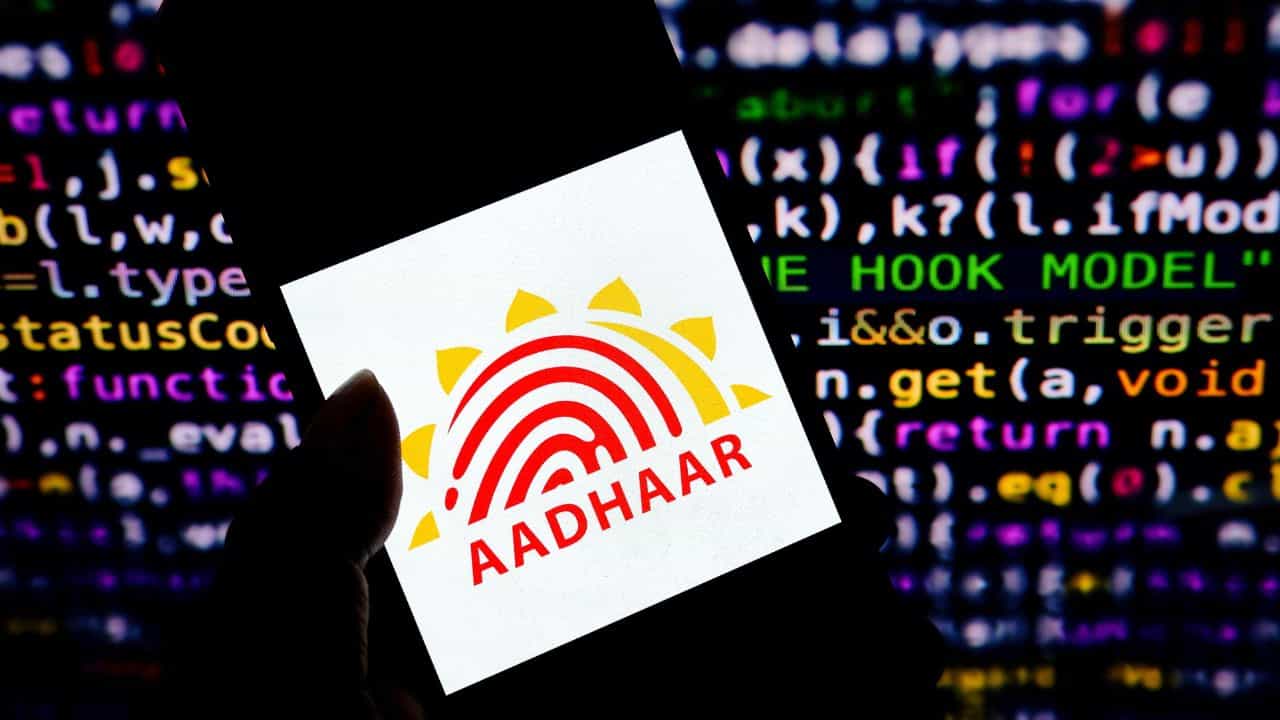 Ration Card Aadhaar Linking: റേഷൻ കാർഡുമായി ആധാർ എങ്ങനെ ബന്ധിപ്പിക്കാം? ഓൺലൈൻ, ഓഫ്‌ലൈൻ നടപടികൾ അറിയാം