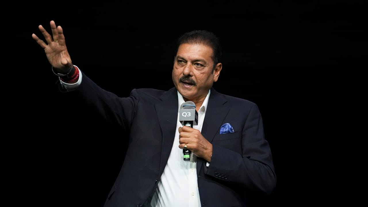 ലോകകപ്പിൽ ദക്ഷിണാഫ്രിക്കയിൽ വെച്ച് ഇന്ത്യ നേരിടേണ്ടിവരുന്ന ചില സാഹചര്യങ്ങളെ അവിടുത്തെ സാഹചര്യങ്ങൾ പ്രതിഫലിപ്പിച്ചേക്കാം. അതുകൊണ്ട് ന്യൂസിലന്ഡ് പര്യടനം നിര്ണായകമാണ്. ഇന്ത്യയെ സംബന്ധിച്ചിടത്തോളം ലോക ടെസ്റ്റ് ചാമ്പ്യൻഷിപ്പ് ഫൈനലിൽ പ്രവേശിക്കുക എന്നത് എളുപ്പമല്ല. അവശേഷിക്കുന്ന മത്സരങ്ങളിൽ 90 ശതമാനത്തോളമെങ്കിലും ഇന്ത്യയ്ക്ക് ജയിക്കേണ്ടതുണ്ടെന്നും രവി ശാസ്ത്രി പറഞ്ഞു.