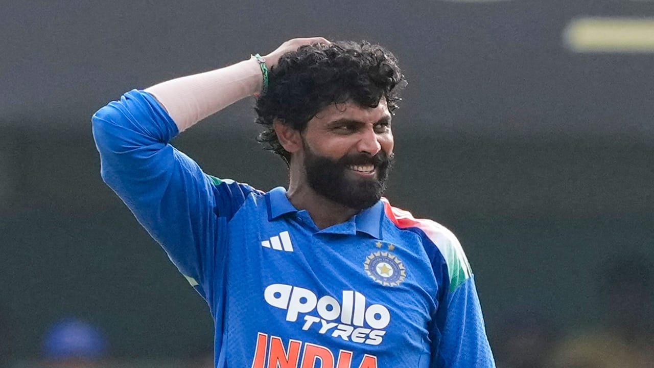 ഈ സാഹചര്യത്തിലാണ് ജഡേജയുടെ പ്രതികരണം ശ്രദ്ധേയമായത്. സെലക്ഷന്‍ കമ്മിറ്റിയെ തീരുമാനിക്കുന്ന നടപടിക്രമങ്ങളെ ജഡേജ പരിഹസിക്കുകയാണോയെന്നാണ് ആരാധകരുടെ സംശയം. ജഡേജയും അഗാര്‍ക്കറും തമ്മില്‍ ഭിന്നതയുണ്ടായിരുന്നുവോയെന്ന സംശയവും ഉയര്‍ന്നിട്ടുണ്ട്. ഇരുവരും തമ്മില്‍ പ്രശ്‌നങ്ങളുള്ളതായി ഇതുവരെ സൂചനകളില്ലായിരുന്നു.