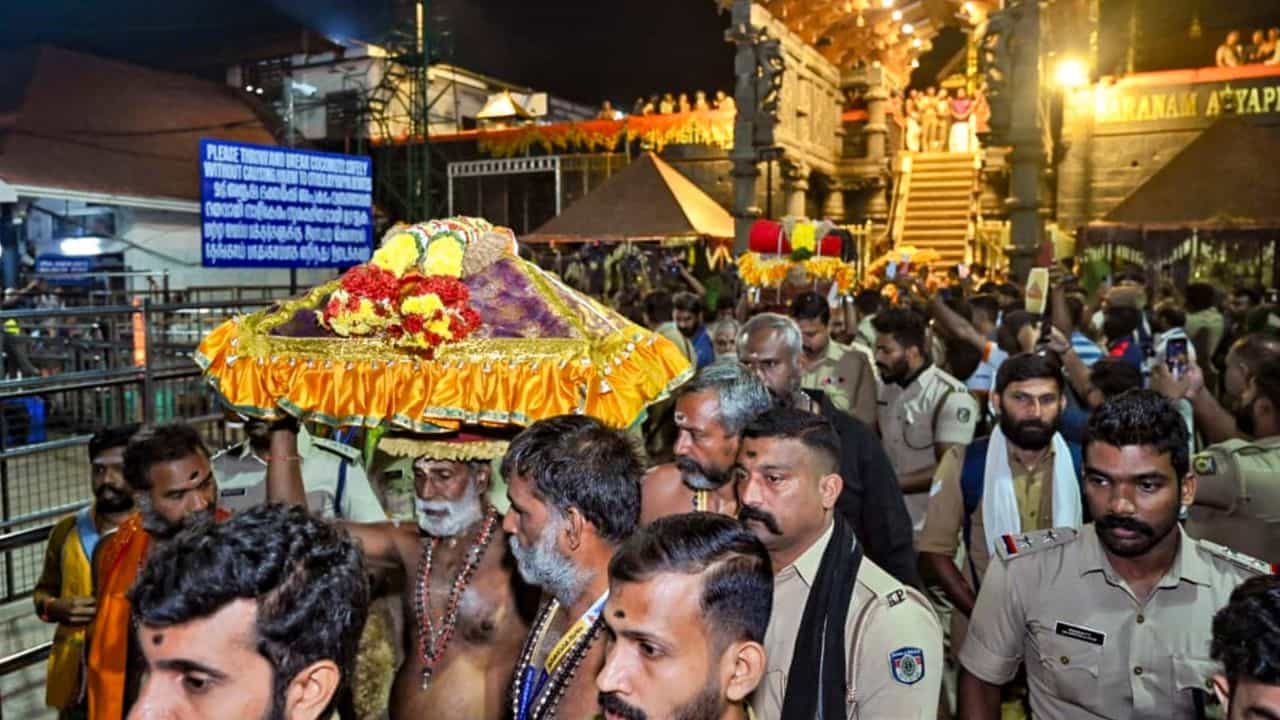 Sabarimala Job Vacancy: ശബരിമലയിൽ ഒഴിവുകൾ; 500 സെക്യൂരിറ്റി ഗാർഡുമാരെ ആവശ്യം, അപേക്ഷ അയക്കേണ്ടത് എങ്ങനെ? Sabarimala Job Vacancy: ശബരിമലയിൽ ഒഴിവുകൾ; 500 സെക്യൂരിറ്റി ഗാർഡുമാരെ ആവശ്യം, അപേക്ഷ അയക്കേണ്ടത് എങ്ങനെ?