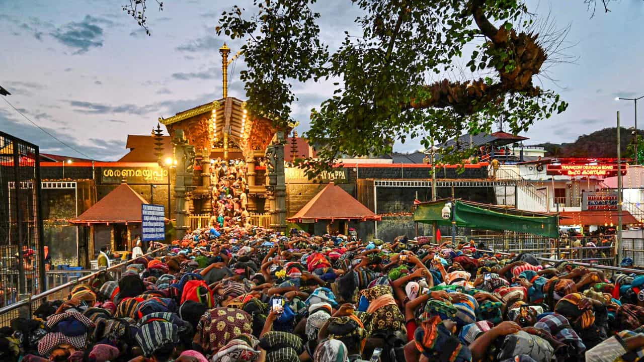 Sabarimala Virtual Que:ഭക്തരെ കൊള്ളയടിക്കുന്നു!ശബരിമല വെർച്വൽ ക്യൂ നിരക്ക് വർധന അംഗീകരിക്കില്ലെന്ന് ബിജെപി Sabarimala Virtual Que:ഭക്തരെ കൊള്ളയടിക്കുന്നു!ശബരിമല വെർച്വൽ ക്യൂ നിരക്ക് വർധന അംഗീകരിക്കില്ലെന്ന് ബിജെപി