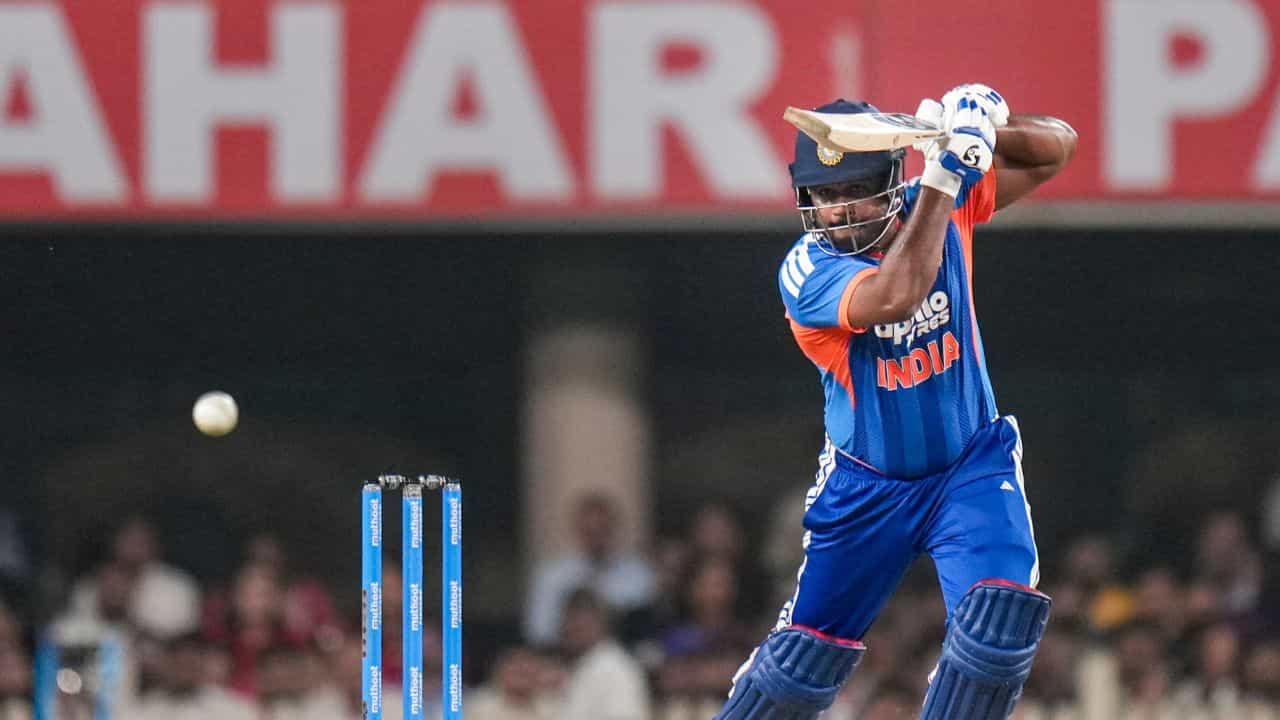 Sanju Samson: പൂർണതയില്ലാത്ത ഇന്നിങ്സ്, പക്ഷേ സഞ്ജുവിന്റെ വെടിക്കെട്ട് ഇന്ത്യക്ക് കരുത്തായി Sanju Samson: പൂർണതയില്ലാത്ത ഇന്നിങ്സ്, പക്ഷേ സഞ്ജുവിന്റെ വെടിക്കെട്ട് ഇന്ത്യക്ക് കരുത്തായി