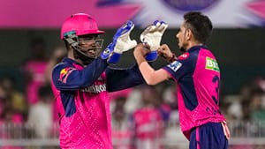 Sanju Samson-Yuzvendra Chahal: അവതാരകന്റെ വേഷത്തില് ചഹല്; ഡ്രസിങ് റൂമില് വല്ലാതെ മിസ് ചെയ്യുന്നുവെന്ന് സഞ്ജു Sanju Samson-Yuzvendra Chahal: അവതാരകന്റെ വേഷത്തില് ചഹല്; ഡ്രസിങ് റൂമില് വല്ലാതെ മിസ് ചെയ്യുന്നുവെന്ന് സഞ്ജു