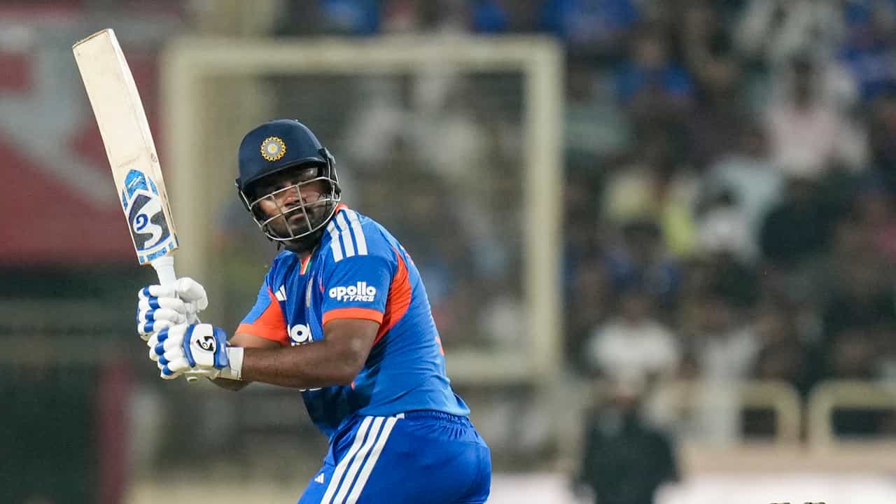 Sanju Samson: ഇനി വേണ്ടത് രണ്ടേ രണ്ട് സിക്സുകള് മാത്രം! വമ്പന് നേട്ടം ലക്ഷ്യമിട്ട് സഞ്ജു സാംസണ് Sanju Samson: ഇനി വേണ്ടത് രണ്ടേ രണ്ട് സിക്സുകള് മാത്രം! വമ്പന് നേട്ടം ലക്ഷ്യമിട്ട് സഞ്ജു സാംസണ്