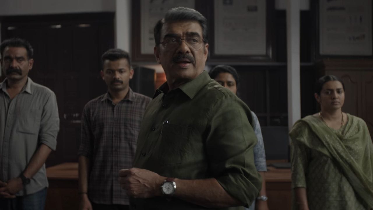 അതിനൊപ്പം സിനിമയിൽ ഉണ്ണിമായ പ്രസാദ് കൈകാര്യം ചെയ്ത പോലീസ് കോൺസ്റ്റബിൾ വേഷം ഓവർ ആയി അഭിനയിച്ചു, വിജയരാഘവൻ കൈകാര്യം ചെയ്ത ഹാരിസ് ബീരാൻ എന്ന പോലീസ് ഉദ്യോസ്ഥന്  ഓവർ ഹൈപ്പ് കൊടുത്തു. സിനിമയിലെ വില്ലൻ വേഷത്തിലുള്ള ആൾ അത്രയും നല്ല ജീവിത സാ​ഹചര്യമുണ്ടായിട്ടും എന്തുകൊണ്ട് തെറ്റായ മാർ​ഗത്തിലേക്ക് പോയി എന്ന് പറയുന്നില്ല, എന്നിങ്ങനെ നീളുന്നു സോഷ്യൽ മീഡിയ അഭിപ്രായങ്ങൾ.