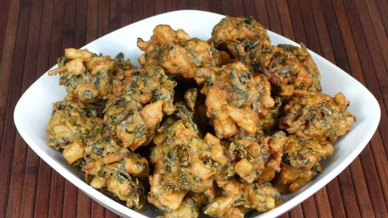 Spinach Potato Pakoda Recipe: കറുമുറെ കഴിക്കാൻ ചീര- ഉരുളക്കിഴങ്ങ് പക്കോട; പാത്രം കാലിയാകുന്നത് അറിയില്ല Spinach Potato Pakoda Recipe: കറുമുറെ കഴിക്കാൻ ചീര- ഉരുളക്കിഴങ്ങ് പക്കോട; പാത്രം കാലിയാകുന്നത് അറിയില്ല