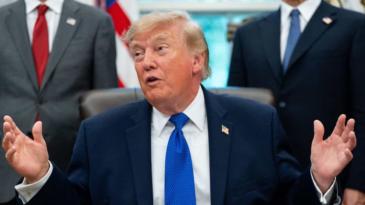 Trump Diesel Deal: പുടിനുമായി ട്രംപിന്റെ ഡീസൽ ഇടപാട്; അമേരിക്കയിൽ പ്രതിഷേധം ശക്തം Trump Diesel Deal: പുടിനുമായി ട്രംപിന്റെ ഡീസൽ ഇടപാട്; അമേരിക്കയിൽ പ്രതിഷേധം ശക്തം