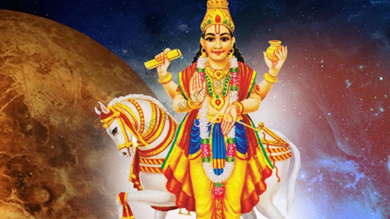 ഈ വർഷം അതായത് ഈ മാസം ഒക്ടോബർ 12ന് ശുക്രൻ സ്വന്തം രാശിയായ തുലാം രാശിയിൽ പ്രവേശിക്കും. സ്വന്തം രാശിയിലേക്കുള്ള ശുക്രന്റെ സംക്രമണം എല്ലാ രാശിക്കാരുടേയും ജീവിത്തിൽ കാര്യമായ സ്വാധീനം ചെലുത്തും. എന്നിരുന്നാലും ചില രാശികൾക്ക് പ്രത്യേക നേട്ടങ്ങൾ ലഭിക്കാൻ സാധ്യതയുണ്ട്. അവർ ഏതൊക്കെ രാശികളാണെന്ന് നമുക്ക് ഈ ലേഖനത്തിൽ നോക്കാം.