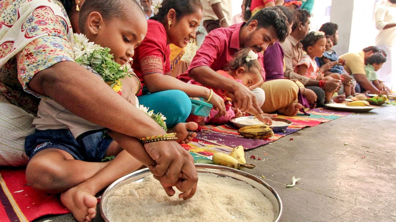 അറിവിന്റെ മുറ്റത്തേക്ക് കുരുന്നു മക്കൾക്ക് സ്വാഗതം,  സരസ്വതി ദേവിയുടെ അനുഗ്രഹം ഉണ്ടാകട്ടെ വിദ്യാരംഭദിന ആശംസകൾ, അറിവാണ് ഏറ്റവും വലിയ ധനം, അറിവിന്റെ വെളിച്ചം നിങ്ങളിൽ എന്നും പ്രകാശം പരത്തട്ടെ. (Image Credit Source PTI)