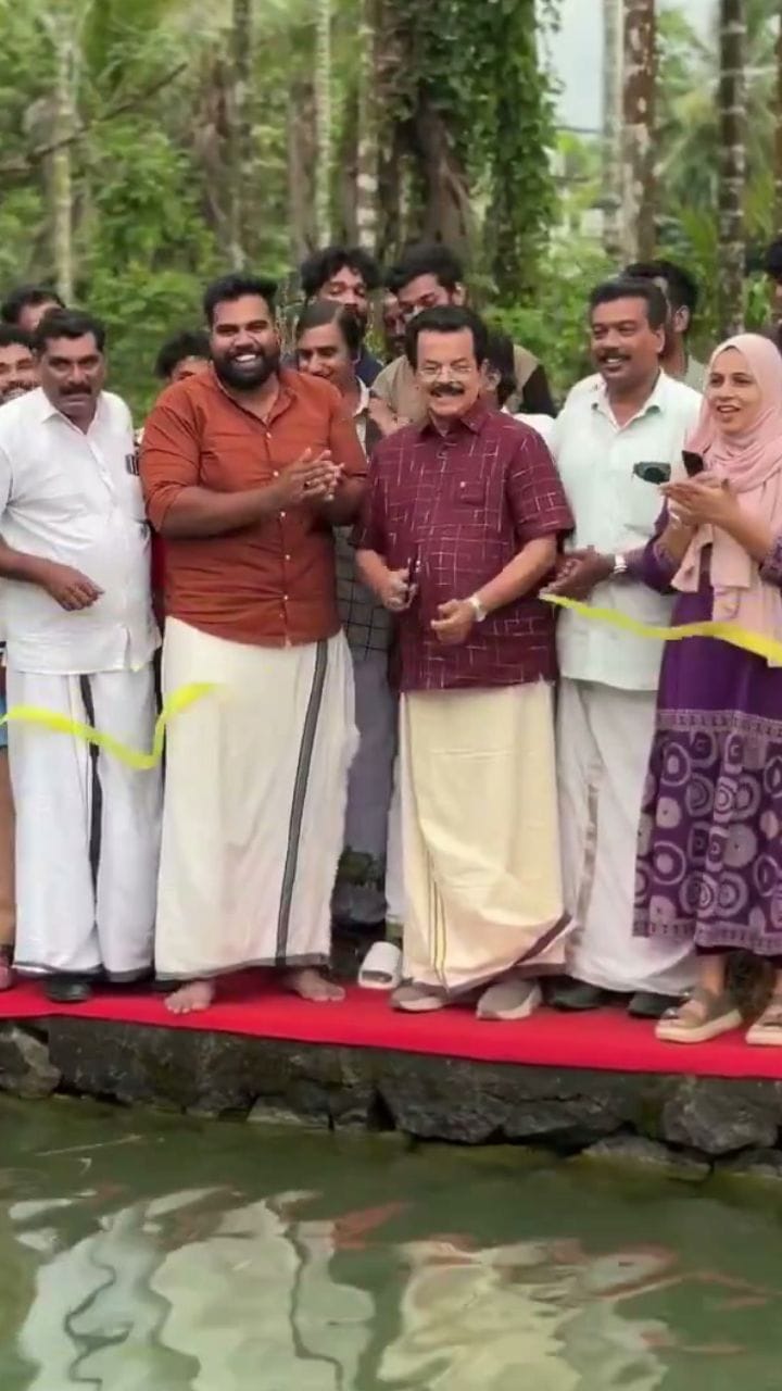 മെമ്പറിനെ വെള്ളത്തിലേക്ക് തള്ളിയിട്ട് എംഎൽഎ, വൈറൽ