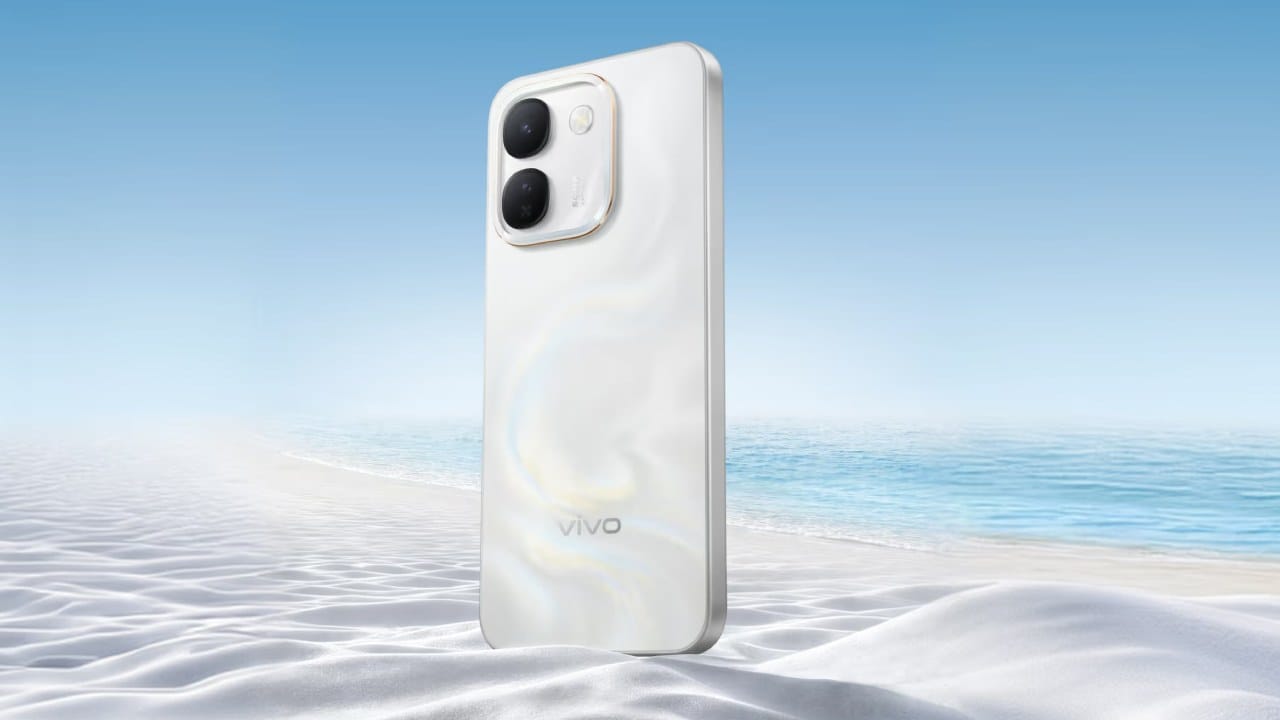 വിവോ തങ്ങളുടെ എസ് സീരീസിൽ വിവോ S2 FE 5G (vivo S2 FE) എന്ന പുതിയ മോഡൽ ഇന്ത്യയിൽ ലോഞ്ച് ചെയ്തു. ശക്തമായ ബാറ്ററി ശേഷിയാണ് ഈ വിവോ ഫോണിന്റെ പ്രധാന പ്രത്യേക. 10000 mAh ബാറ്ററി ശേഷി ഇതിലുണ്ട്. ഏത് കടുത്ത സൂര്യപ്രകാശമുള്ളപ്പോഴും വ്യക്തമായി കാണാനും ഹൈ-ഡെഫനിഷൻ സ്ട്രീമിംഗ് ആസ്വദിക്കാനും സഹായിക്കുന്ന 1.5K AMOLED ഡിസ്പ്ലേയാണ് ഈ ഫോണിന്റെ മറ്റൊരു പ്രത്യേകത. (Image credit: Vivo India)