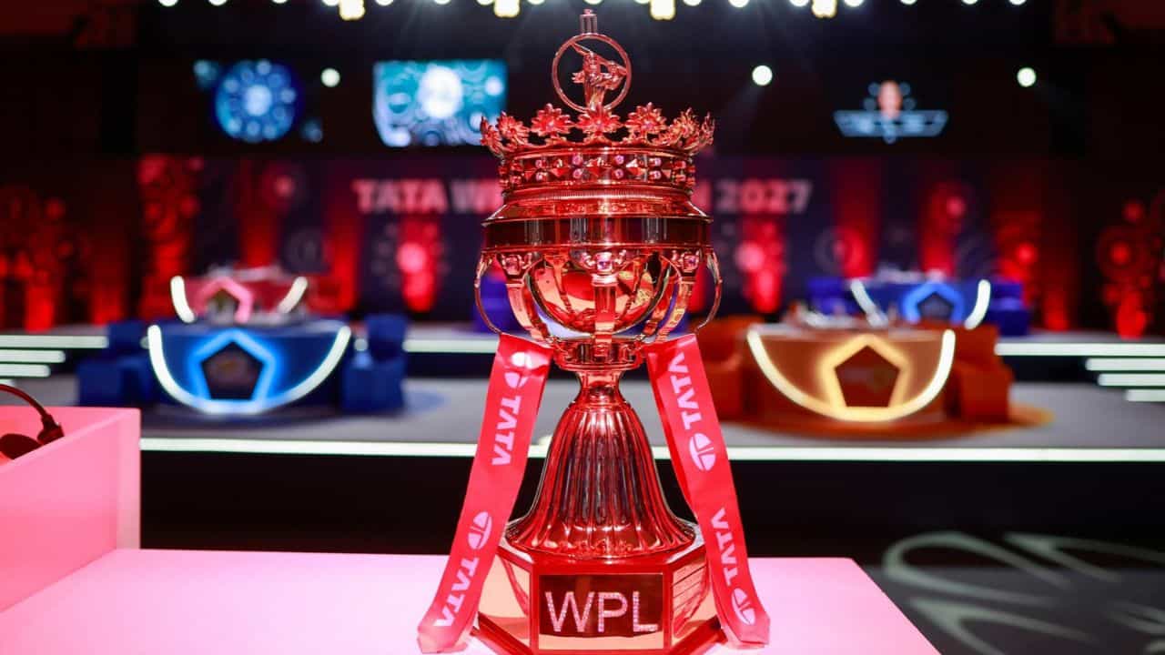 WPL 2027 Auction Highlights : ഓസീസ് നായികയ്ക്ക് കോടികൾ, ആശയെ നിലനിർത്തി യുപി, KCA-യുടെ കിരൺ നവ്ഗിരെ വിലയേറിയ ഇന്ത്യൻ താരം; WPL താരലേലം ഒറ്റനോട്ടത്തിൽ WPL 2027 Auction Highlights : ഓസീസ് നായികയ്ക്ക് കോടികൾ, ആശയെ നിലനിർത്തി യുപി, KCA-യുടെ കിരൺ നവ്ഗിരെ വിലയേറിയ ഇന്ത്യൻ താരം; WPL താരലേലം ഒറ്റനോട്ടത്തിൽ