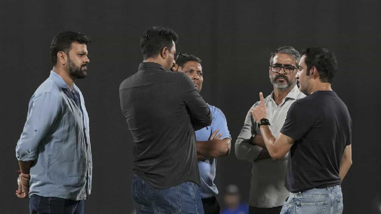 പന്തെറിയില്ല എന്ന ഒറ്റക്കാരണത്താൽ അദ്ദേഹം ടീമിൽ ഇല്ലാത്തത് നിർഭാഗ്യകരം; T20 സ്പെഷലിസ്റ്റിനെ മറന്നതിൽ വിമർശനം പന്തെറിയില്ല എന്ന ഒറ്റക്കാരണത്താൽ അദ്ദേഹം ടീമിൽ ഇല്ലാത്തത് നിർഭാഗ്യകരം; T20 സ്പെഷലിസ്റ്റിനെ മറന്നതിൽ വിമർശനം