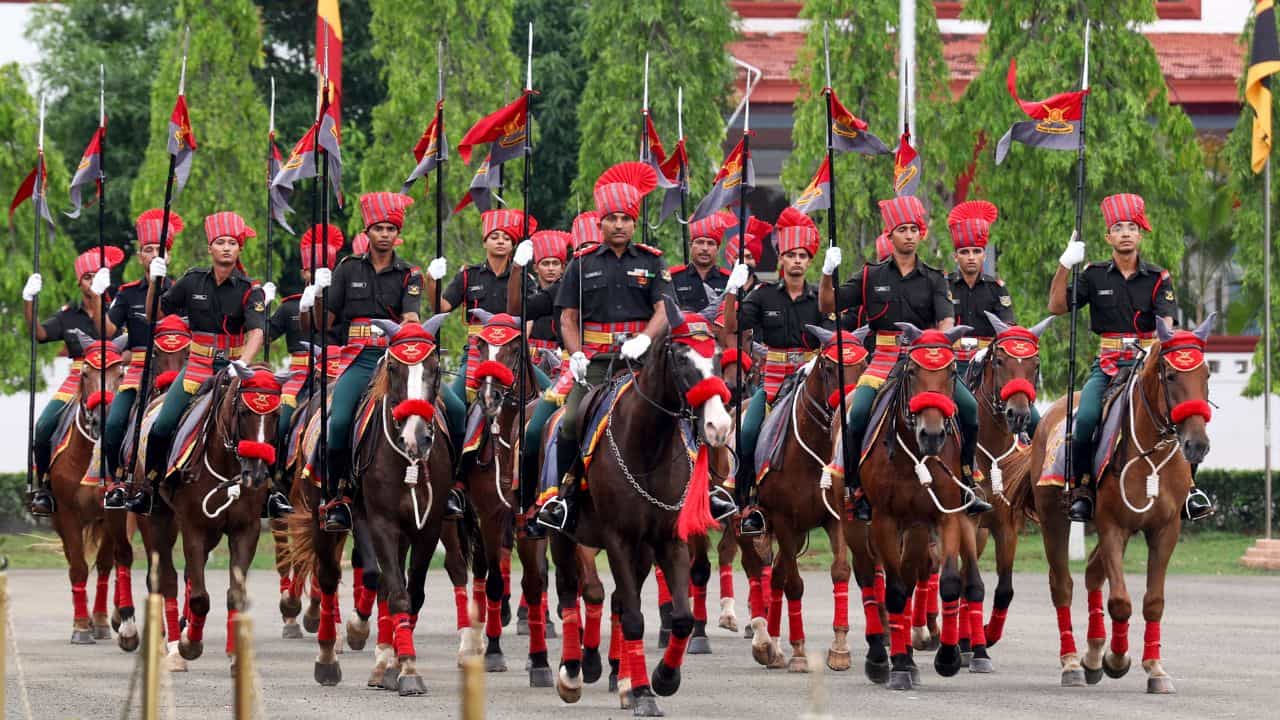Military School vs Sainik School: മിലിട്ടറി സ്കൂളും സൈനിക് സ്കൂളും തമ്മിലുള്ള വ്യത്യാസം എന്ത്? പ്രവേശന പരീക്ഷയും ഫീസും അറിയാം Military School vs Sainik School: മിലിട്ടറി സ്കൂളും സൈനിക് സ്കൂളും തമ്മിലുള്ള വ്യത്യാസം എന്ത്? പ്രവേശന പരീക്ഷയും ഫീസും അറിയാം