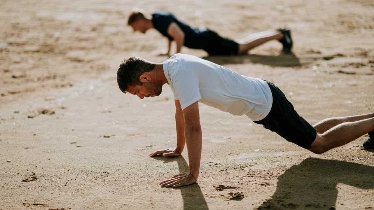 Fitness Guide: തണുപ്പോ അതോ ചൂടോ? ശരീരഭാരം വേഗത്തിൽ കുറയ്ക്കാൻ ഏത് കാലാവസ്ഥയിൽ വ്യായാമം ചെയ്യുന്നതാണ് ഉചിതം? Fitness Guide: തണുപ്പോ അതോ ചൂടോ? ശരീരഭാരം വേഗത്തിൽ കുറയ്ക്കാൻ ഏത് കാലാവസ്ഥയിൽ വ്യായാമം ചെയ്യുന്നതാണ് ഉചിതം?