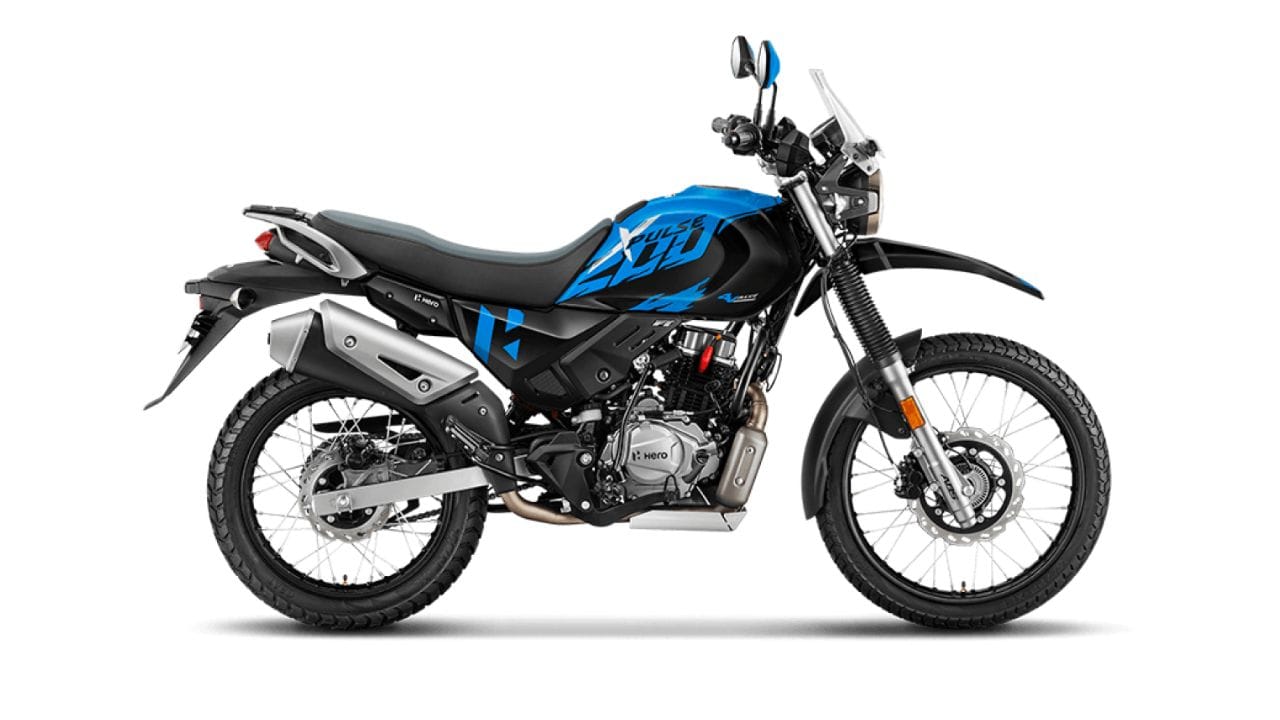 XPULSE 200 4V PRO, XPULSE 200 4V എന്നിങ്ങനെ രണ്ട് വകഭേദങ്ങളാണ് ഹീറോ എക്സ്പൾസിൽ വരുന്നത്. അവയുടെ എക്സ് ഷോറും വില യഥാക്രമം ഇങ്ങനെയാണ് 1,59,528 രൂപയും 1,49,854, രൂപയും. ഓഫ്-റോഡ്, ദൂരയാത്രകൾ, വേണ്ടി വന്നാൽ സിറ്റി യാത്രകൾ തുടങ്ങിയവക്ക് അനുയോജ്യമായ താരതമ്യേന ഭാരം കുറഞ്ഞതും ചെലവ് കുറഞ്ഞതുമായ മികച്ച ഓപ്ഷനാണ് ഹീറോ എക്സ് പൾസ്.