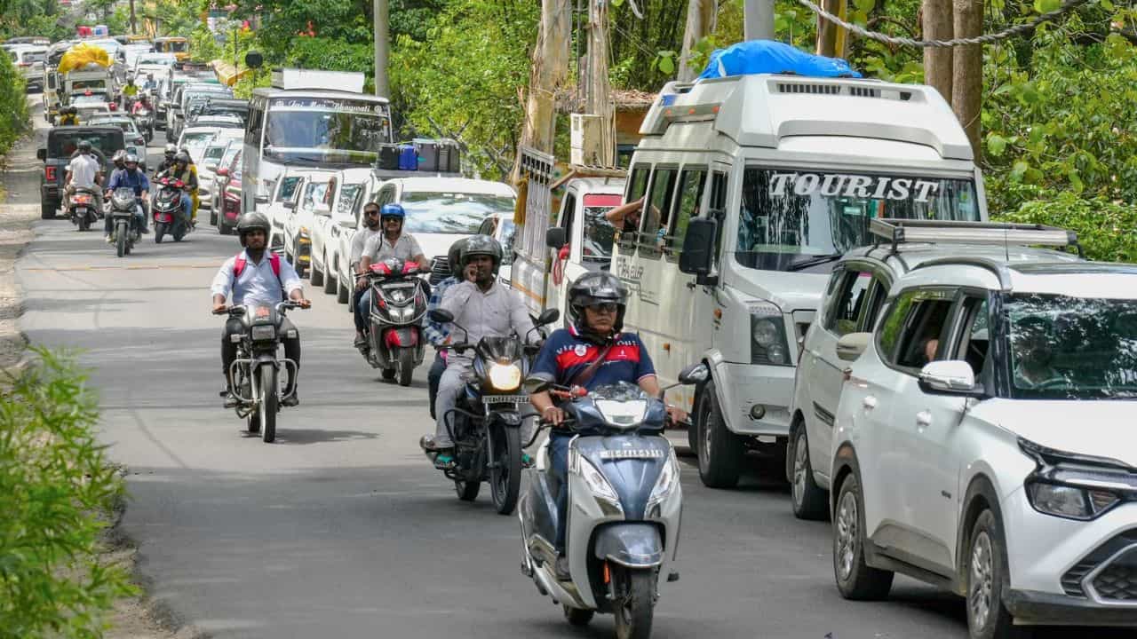 Traffic Restrictions: ഒക്ടോബർ 28 മുതൽ ആലുവ നഗരത്തിൽ ഗതാഗത നിയന്ത്രണം; 12 ദിവസം യാത്ര കഠിനമാകും! Traffic Restrictions: ഒക്ടോബർ 28 മുതൽ ആലുവ നഗരത്തിൽ ഗതാഗത നിയന്ത്രണം; 12 ദിവസം യാത്ര കഠിനമാകും!