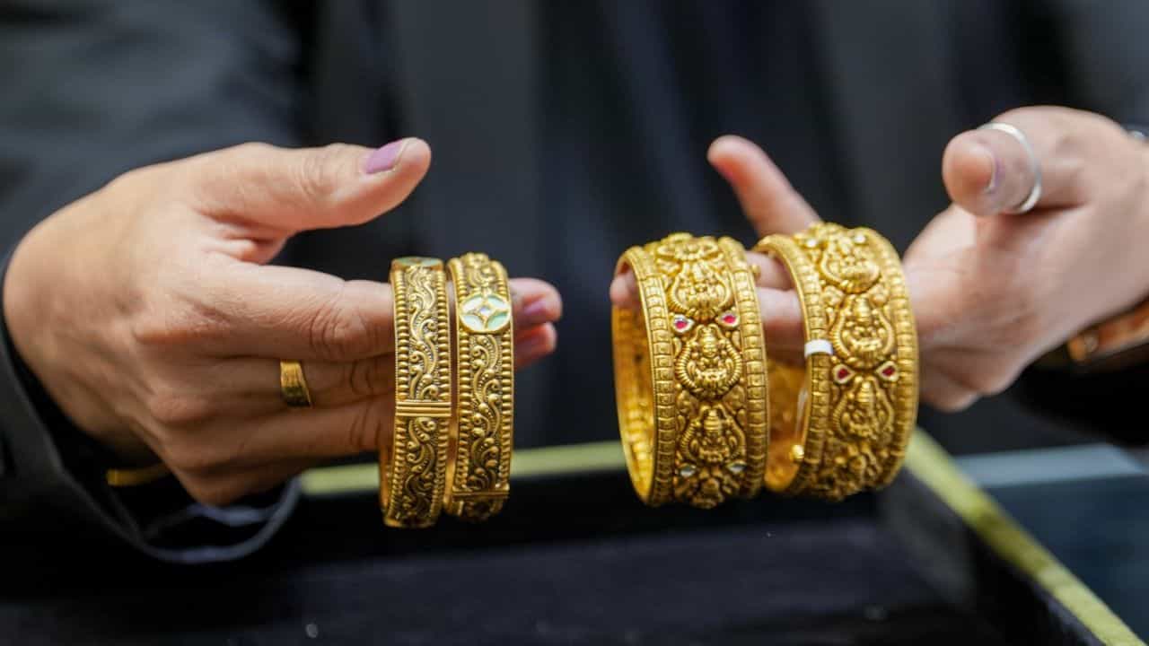 Kerala Gold Rate: സ്വർണവില കൂടി, എന്നാലും ലാഭമാ... ഇന്നത്തെ നിരക്ക് Kerala Gold Rate: സ്വർണവില കൂടി, എന്നാലും ലാഭമാ... ഇന്നത്തെ നിരക്ക്