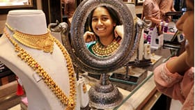 സ്വർണം സ്വപ്നമാകുമോ? പവന് 1.11 കടന്ന് കുതിപ്പ്; ഇന്നത്തെ നിരക്ക്