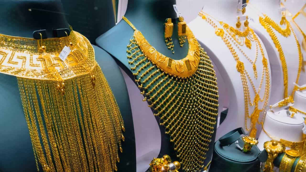 Kerala Gold Rate: സ്വർണം വാങ്ങാൻ ഇനിയും മടിക്കണോ? വില താഴേക്ക്