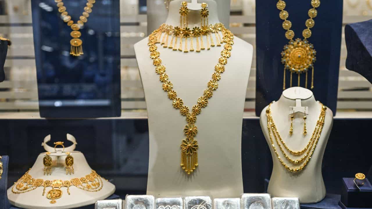 Kerala Gold Rate: പലിശപ്പേടിയിൽ പൊന്ന്, ഇന്നത്തെ സ്വർണവില Kerala Gold Rate: പലിശപ്പേടിയിൽ പൊന്ന്, ഇന്നത്തെ സ്വർണവില