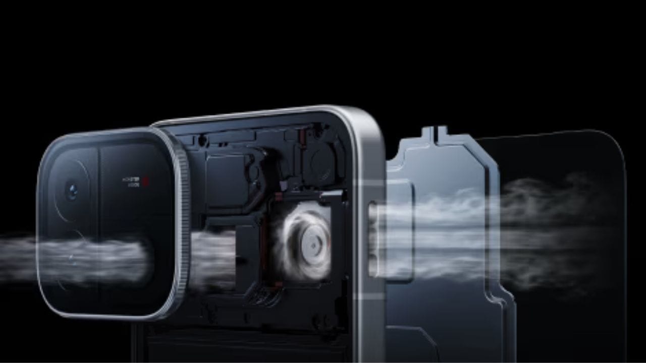 ക്യാമറ: 50MP മെയിൻ ക്യാമറ (1/1.49″ സോണി IMX921 സെൻസർ, f/1.88 അപ്പേർച്ചർ, OIS, LED ഫ്ലാഷ്), 8MP അൾട്രാ-വൈഡ് ആംഗിൾ ക്യാമറ (f/2.2 അപ്പേർച്ചർ) എന്നിവ അ‌ടങ്ങുന്ന റിയർ ക്യാമറ സജ്ജീകരണവും 16MP ഫ്രണ്ട് ക്യാമറയും (f/2.45 അപ്പേർച്ചർ) ഇതിൽ ഉണ്ട്. 