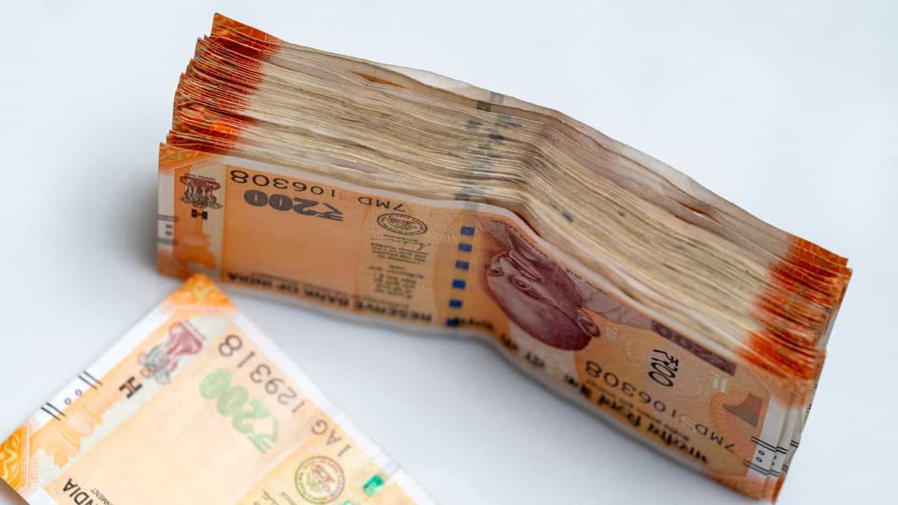 12th Pay Commission: ശമ്പള വർധനവ് ഉടനില്ല! ശമ്പള കമ്മീഷൻ കാലാവധി നീട്ടിയേക്കും