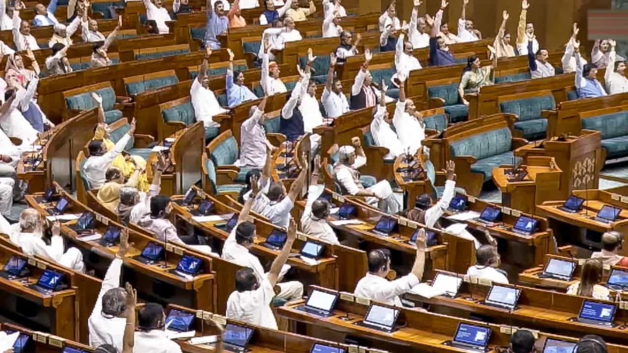 ഒരു കരട് ബിൽ നിയമമാകാൻ പാർലമെന്റിൽ 3 തവണ വായിക്കുന്നത് എന്തിന്? ഒരു കരട് ബിൽ നിയമമാകാൻ പാർലമെന്റിൽ 3 തവണ വായിക്കുന്നത് എന്തിന്?