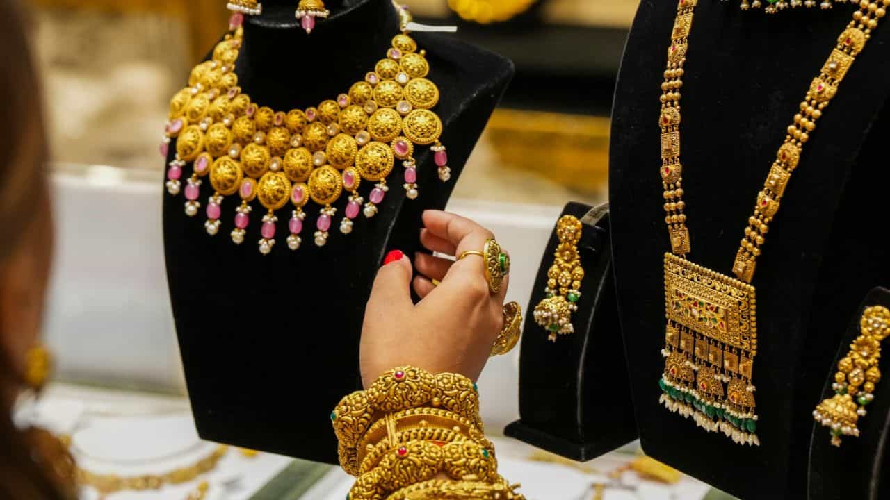 Kerala Gold Rate: എന്റമ്മോ... വിലയിൽ വൻ ഇടിവ്; സ്വർണം ഒരു ലക്ഷത്തിന് താഴേക്കോ?