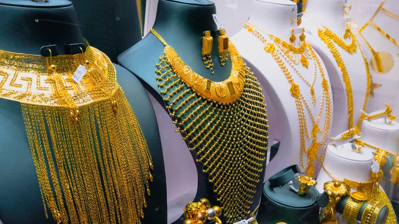 Kerala Gold Rate: സ്വർണവില താഴേക്ക്, ബ്രേക്കിട്ട് പൊന്ന്; ഇന്ന് പവനും ഗ്രാമിനും നൽകേണ്ടത്... Kerala Gold Rate: സ്വർണവില താഴേക്ക്, ബ്രേക്കിട്ട് പൊന്ന്; ഇന്ന് പവനും ഗ്രാമിനും നൽകേണ്ടത്...