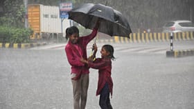 നാല് ജില്ലകളിൽ ഓറഞ്ച് അലർട്ട്, അതിശക്തമായ മഴയിൽ സംസ്ഥാനം